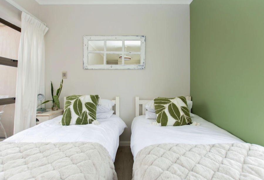 2 Bedroom Property for Sale in Helios Place Western Cape